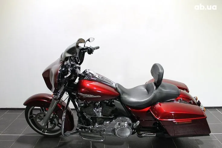 Harley-Davidson FLHXS Image 3